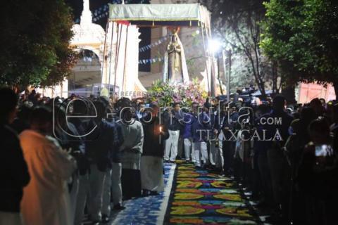 Realizan tradicional bajada de la Virgen de Ocotlán en Tlaxcala imagen 12