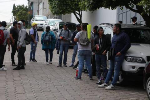 Se manifiestan trabajadores del Instituto Superior de Tlaxco imagen 1