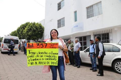 Se manifiestan trabajadores del Instituto Superior de Tlaxco imagen 5