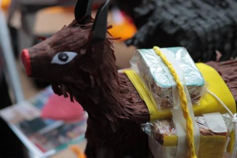 Don Norberto Báez, 45 años elaborando piñatas y artesanías imagen 8
