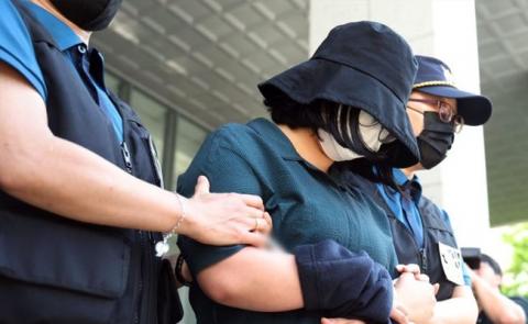 Una mujer obsesionada con los asesinatos seriales decide matar a una persona por curiosidad