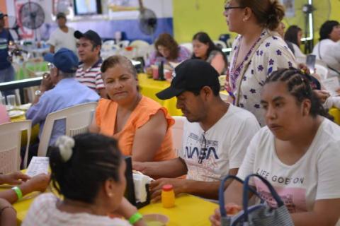 Grupo de madres de familia fueron apapachadas por el gobierno de Apetatitlán imagen 9