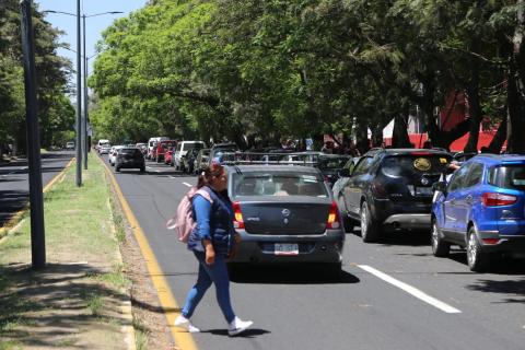 Caos vial por exámen de aspirantes de nuevo ingreso a la UATx imagen 5