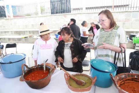 Realizan degustación de comida Yumhu en San Juan Ixtenco imagen 9