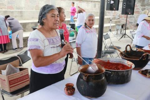 Realizan degustación de comida Yumhu en San Juan Ixtenco imagen 11