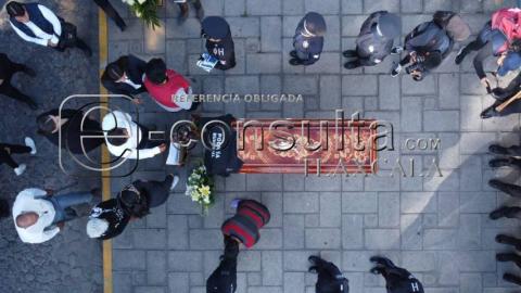 Realizan homenaje luctuoso de la oficial Erika Morales imagen 3