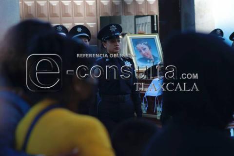 Realizan homenaje luctuoso de la oficial Erika Morales imagen 6