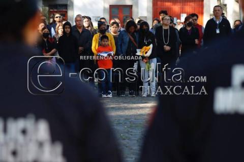 Realizan homenaje luctuoso de la oficial Erika Morales imagen 7
