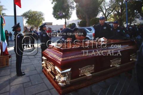 Realizan homenaje luctuoso de la oficial Erika Morales imagen 8