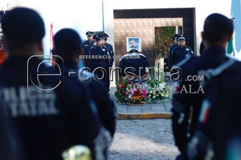 Realizan homenaje luctuoso de la oficial Erika Morales imagen 10