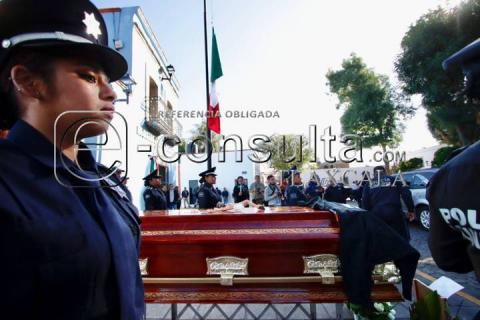 Realizan homenaje luctuoso de la oficial Erika Morales imagen 13