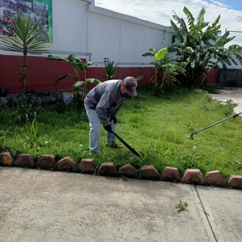 Gobierno de Apetatitlán realiza constante mantenimiento en espacios públicos imagen 2