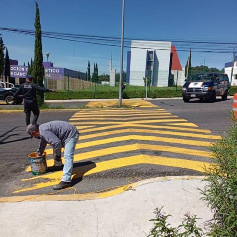 Gobierno de Apetatitlán baliza boulevard principal de la zona de hospitales imagen 6