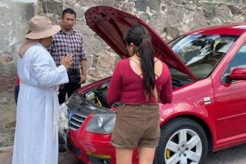 Continúa la tradición de bendecir autos en San Miguel del Milagro imagen 1