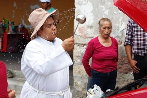 Continúa la tradición de bendecir autos en San Miguel del Milagro imagen 5