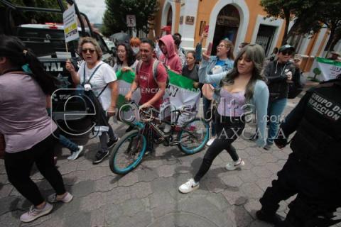 Impide policía cierre de vialidad por parte de manifestantes imagen 2
