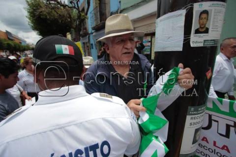 Impide policía cierre de vialidad por parte de manifestantes imagen 6