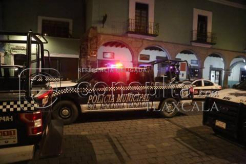 Desalojan granaderos a manifestantes que se plantaron frente a Palacio de Gobierno imagen 1