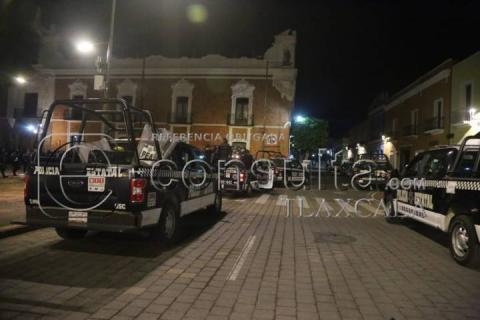 Desalojan granaderos a manifestantes que se plantaron frente a Palacio de Gobierno imagen 2
