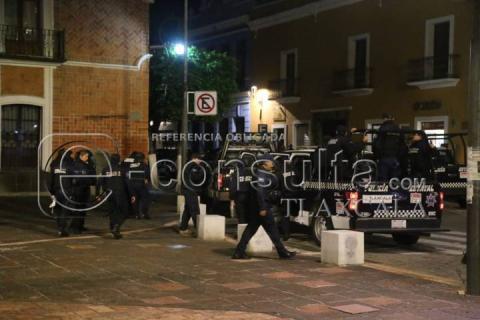 Desalojan granaderos a manifestantes que se plantaron frente a Palacio de Gobierno imagen 5