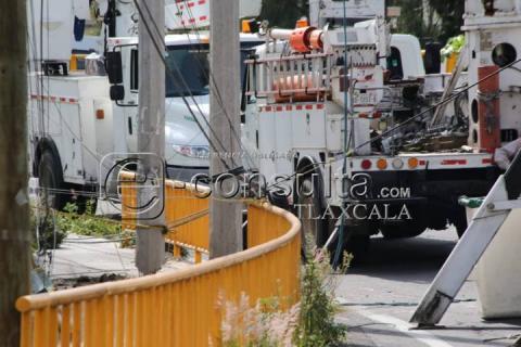 Por retiro de postes cierran bulevar Revolución con sentido hacia Chiautempan imagen 2