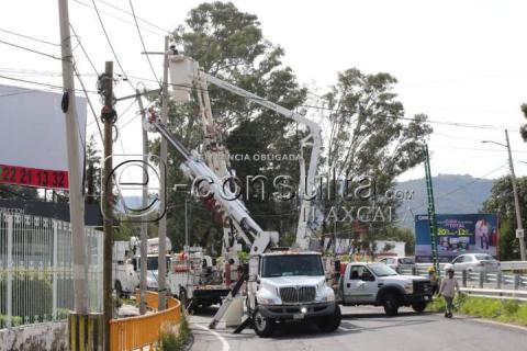 Por retiro de postes cierran bulevar Revolución con sentido hacia Chiautempan imagen 4