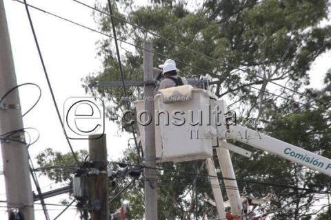 Por retiro de postes cierran bulevar Revolución con sentido hacia Chiautempan imagen 5