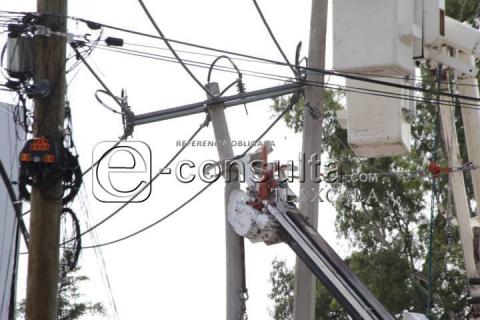 Por retiro de postes cierran bulevar Revolución con sentido hacia Chiautempan imagen 7