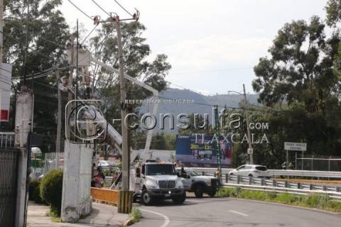Por retiro de postes cierran bulevar Revolución con sentido hacia Chiautempan imagen 8