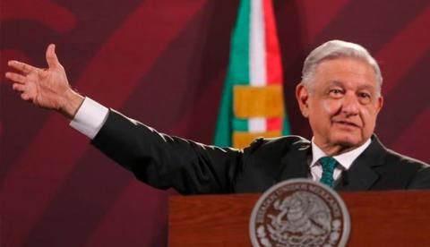 AMLO enfrenta a gobiernos estatales por la suspensión de libros de texto de la SEP