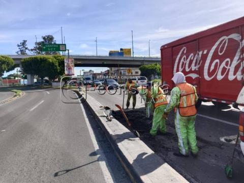 Realizan trabajos de bacheo en la Vía Corta imagen 1