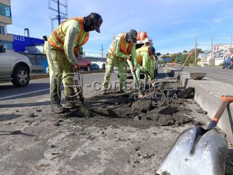 Realizan trabajos de bacheo en la Vía Corta imagen 3