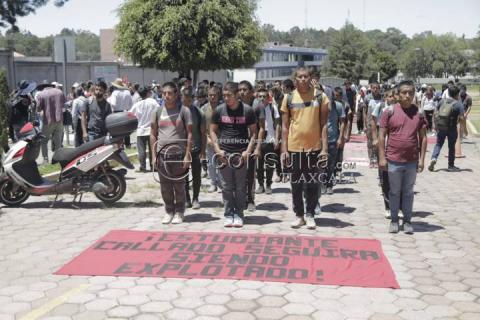 Arriban Normalistas a la SEPE-USET para entregar su pliego petitorio imagen 1