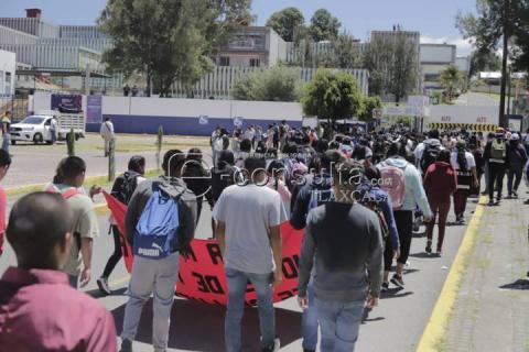 Arriban Normalistas a la SEPE-USET para entregar su pliego petitorio imagen 2