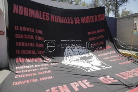 Arriban Normalistas a la SEPE-USET para entregar su pliego petitorio imagen 5