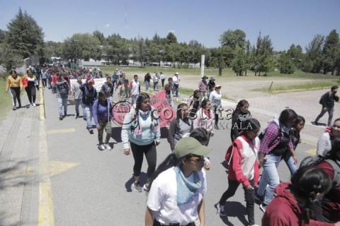 Arriban Normalistas a la SEPE-USET para entregar su pliego petitorio imagen 7