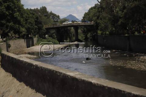 Avanza construcción de terrazas en el río Zahuapan imagen 1