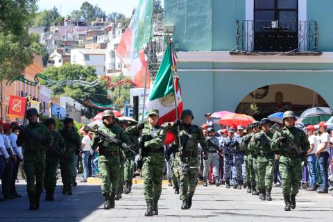 Encabezó Gobernadora desfile cívico militar de la Independencia de México imagen 8