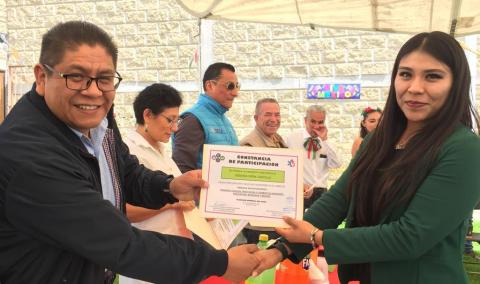 Reciben certificados de brigada multifuncional en almacén del sector salud imagen 1