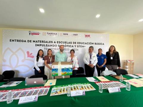 SEPE y fundación Robotix entregaron equipos de robótica a escuelas imagen 2