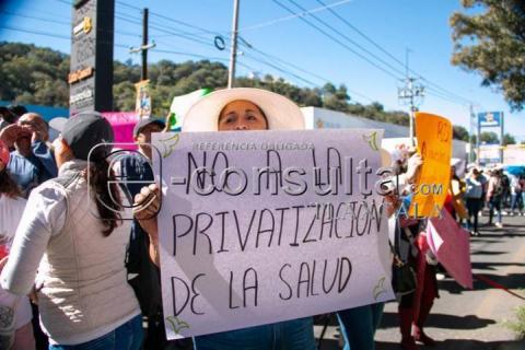 Se manifiestan agremiados del 7 de mayo en Estadio Tlahuicole imagen 1