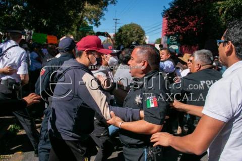 Se manifiestan agremiados del 7 de mayo en Estadio Tlahuicole imagen 5