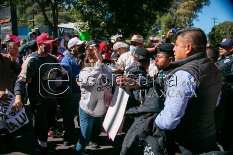 Se manifiestan agremiados del 7 de mayo en Estadio Tlahuicole imagen 6