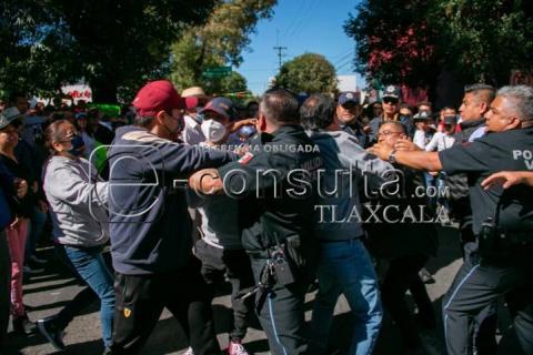 Se manifiestan agremiados del 7 de mayo en Estadio Tlahuicole imagen 7