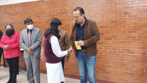 Premia Diputado Cambrón a alumnos destacados de primaria y secundaria en Tocatlán imagen 1