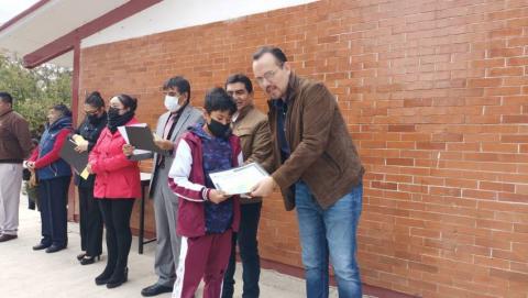 Premia Diputado Cambrón a alumnos destacados de primaria y secundaria en Tocatlán imagen 3