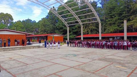 Premia Diputado Cambrón a alumnos destacados de primaria y secundaria en Tocatlán imagen 5