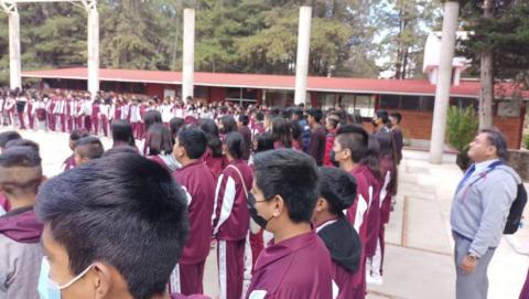 Premia Diputado Cambrón a alumnos destacados de primaria y secundaria en Tocatlán imagen 6