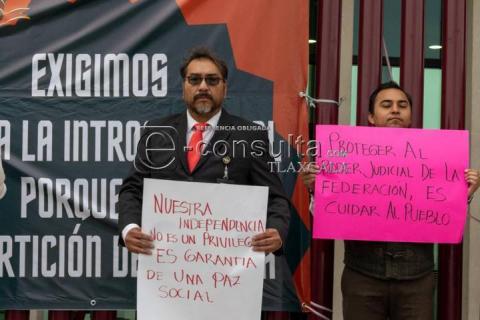 Trabajadores del Poder Judicial de la Federación se manifiestan en sede Apizaco imagen 1
