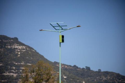 Sistema de alumbrado en carreteras luce abandonado imagen 4